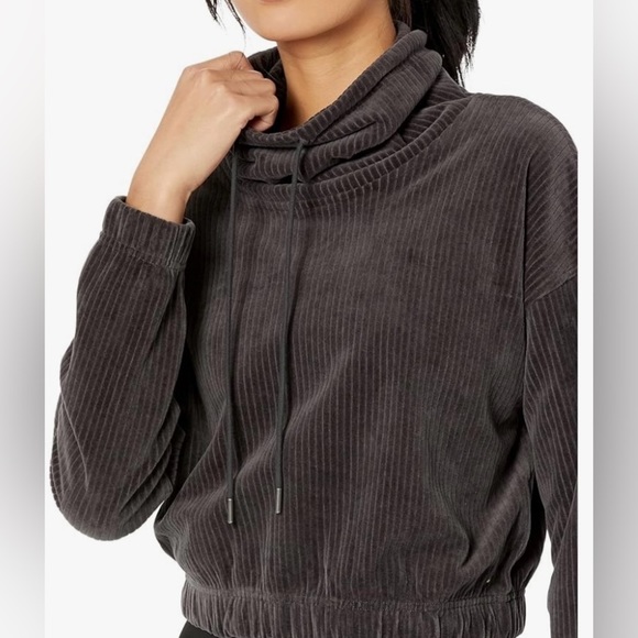 UGG Calland Funnel Neck Top Size M NWT - Picture 7 of 11